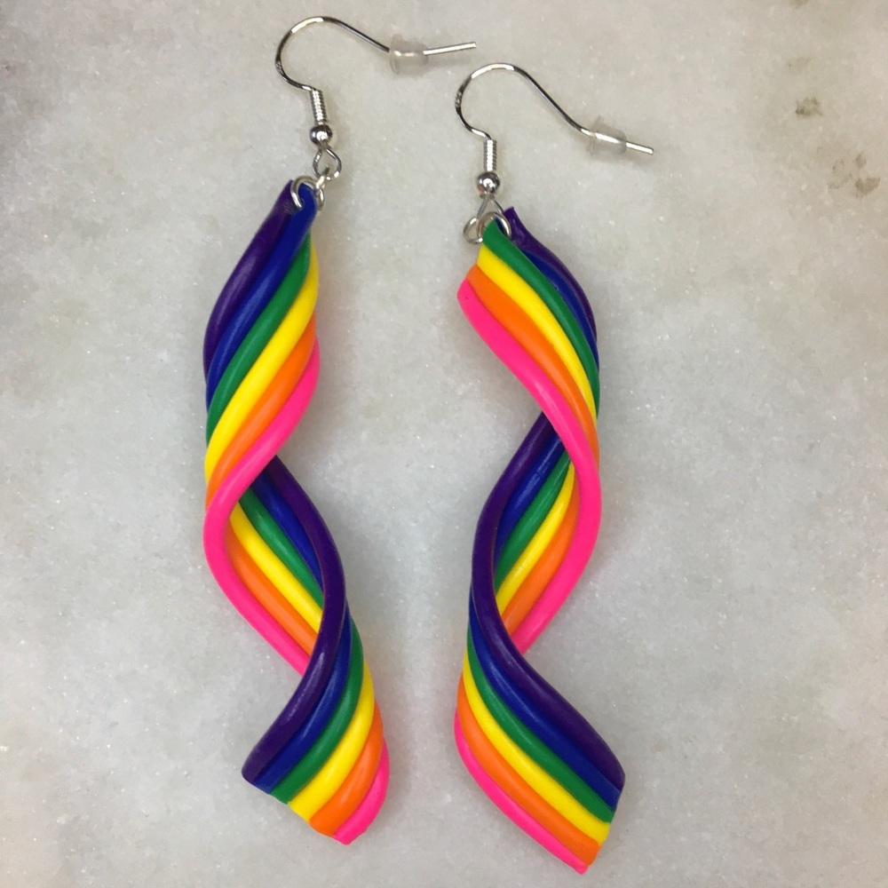 🌈 Rainbow Twist Handcrafted Earrings 💖 - Picture 5 of 15